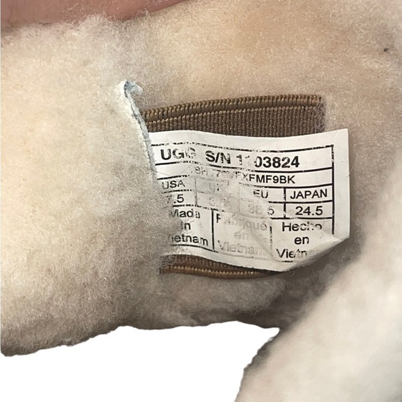 UGG Devorah waterproof wedge bootie. Size 7.5 GUC - Picture 9 of 14